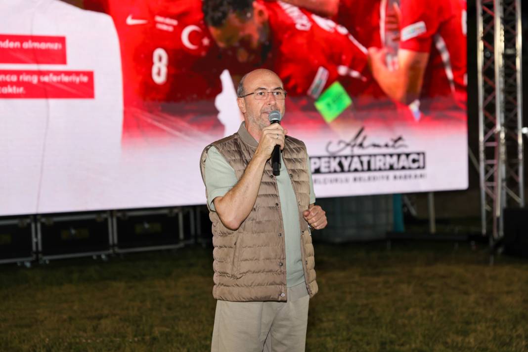 Konyalılar, milli maçı kentin sembol mekanında izledi 10